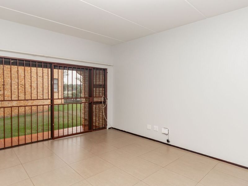 House For Sale in Weltevreden Park - Photo 7
