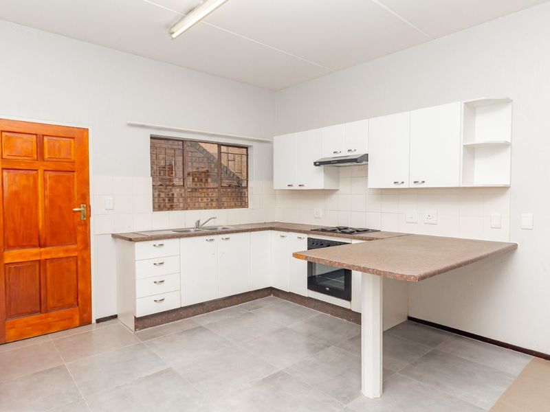 House For Sale in Weltevreden Park - Photo 4