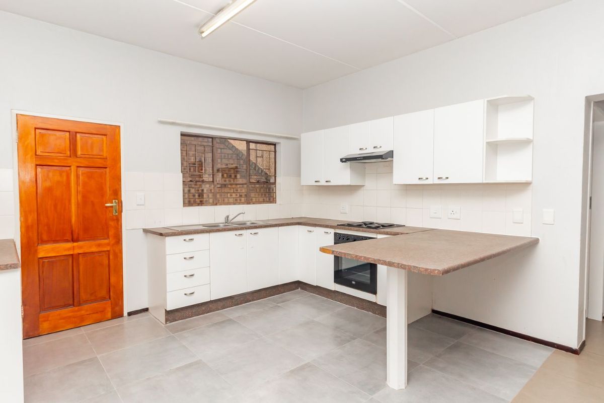 House For Sale in Weltevreden Park - Photo 4