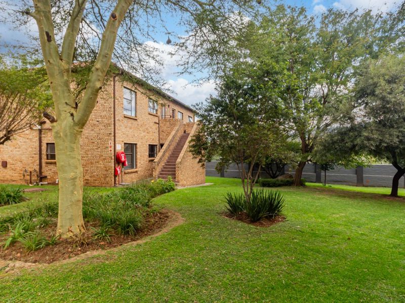 House For Sale in Weltevreden Park - Photo 3