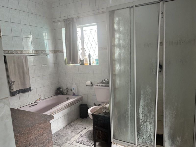 House For Sale in Windsor East - Photo 7