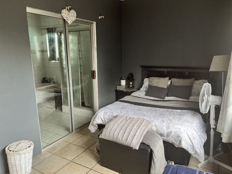 House For Sale in Windsor East - Photo 6