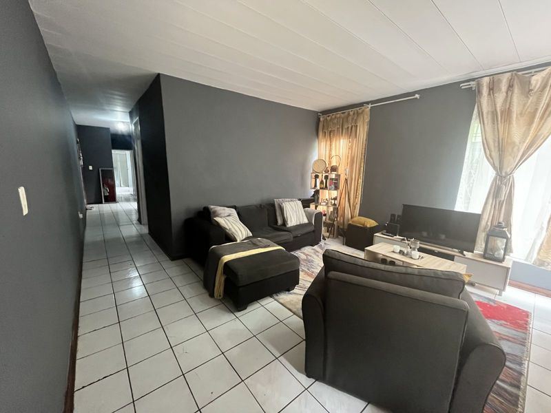 House For Sale in Windsor East - Photo 2