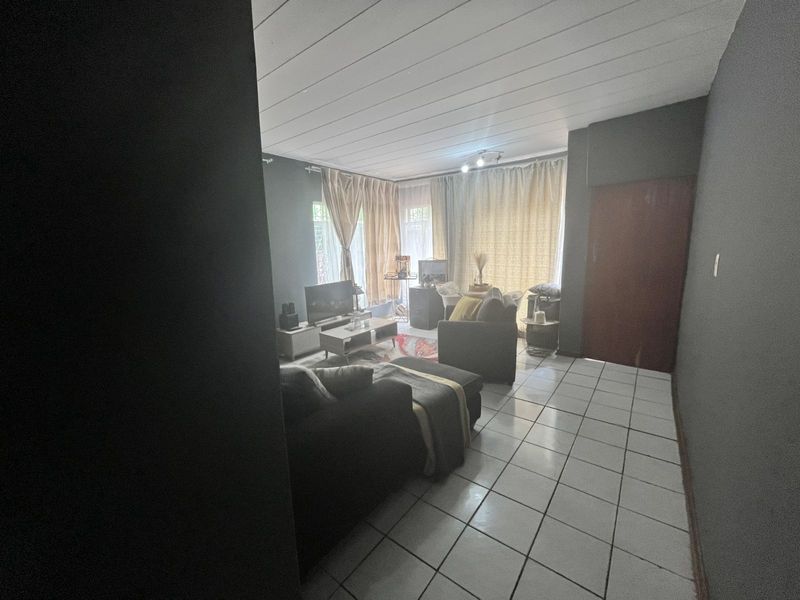 House For Sale in Windsor East - Photo 5