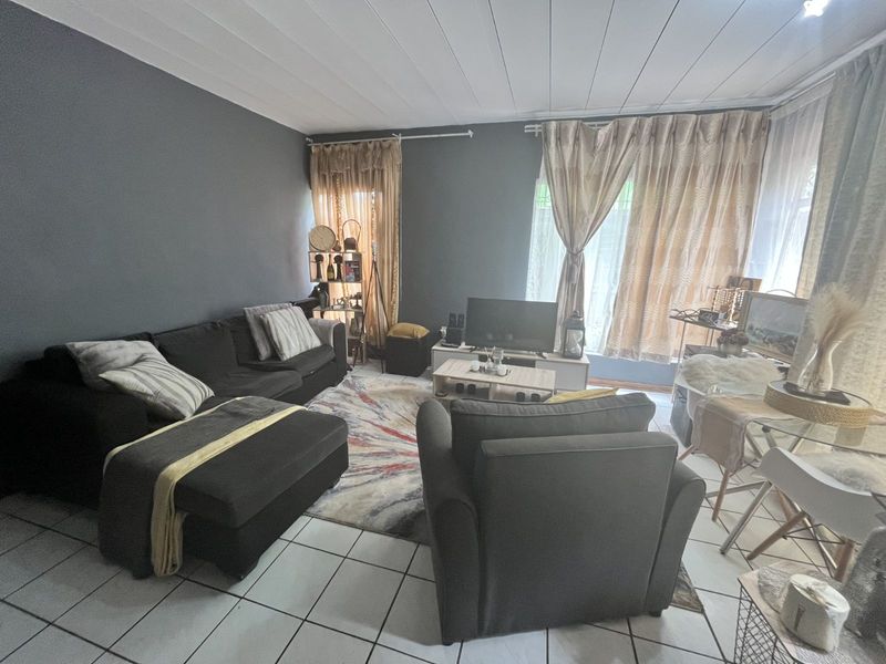 House For Sale in Windsor East - Photo 4