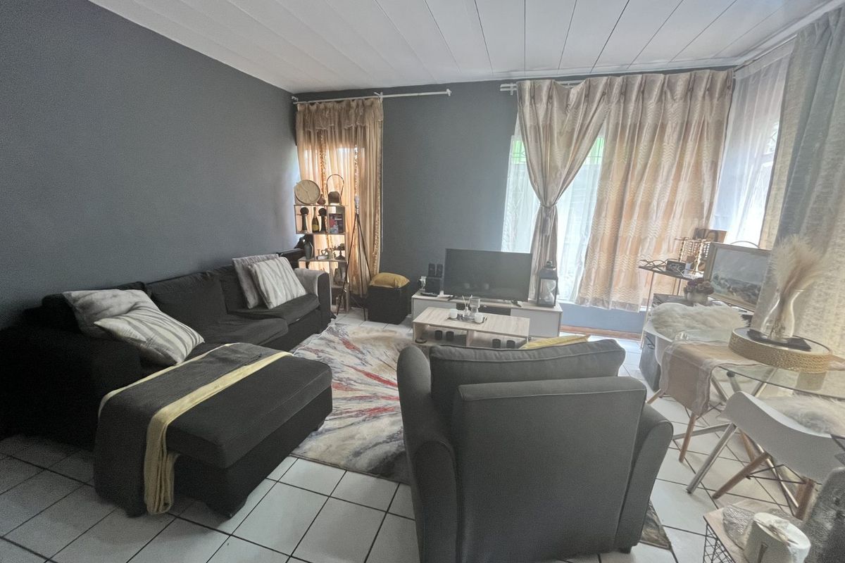House For Sale in Windsor East - Photo 4