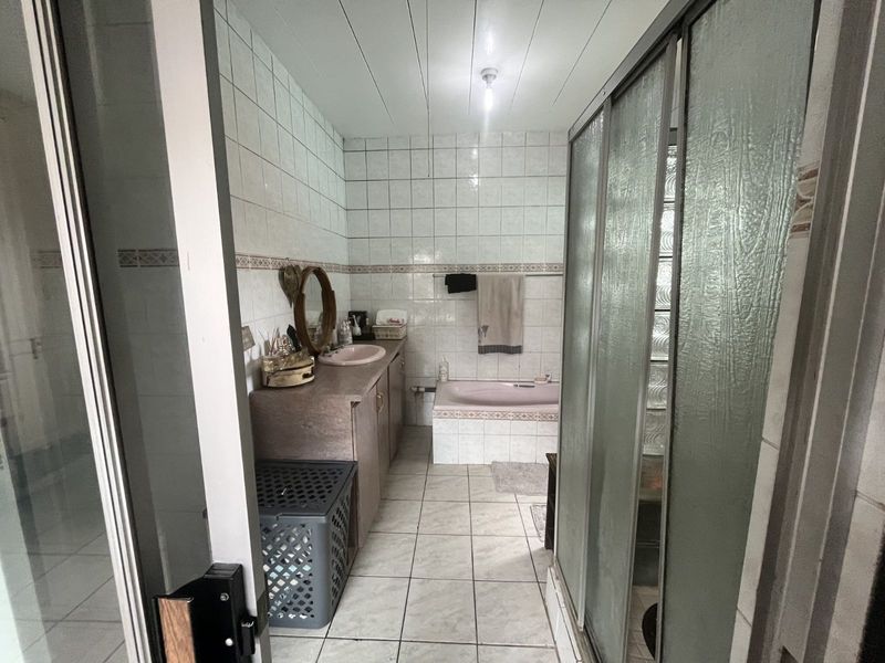 House For Sale in Windsor East - Photo 9
