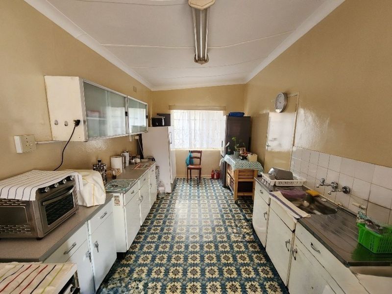 House For Sale in Beaconsfield - Photo 6
