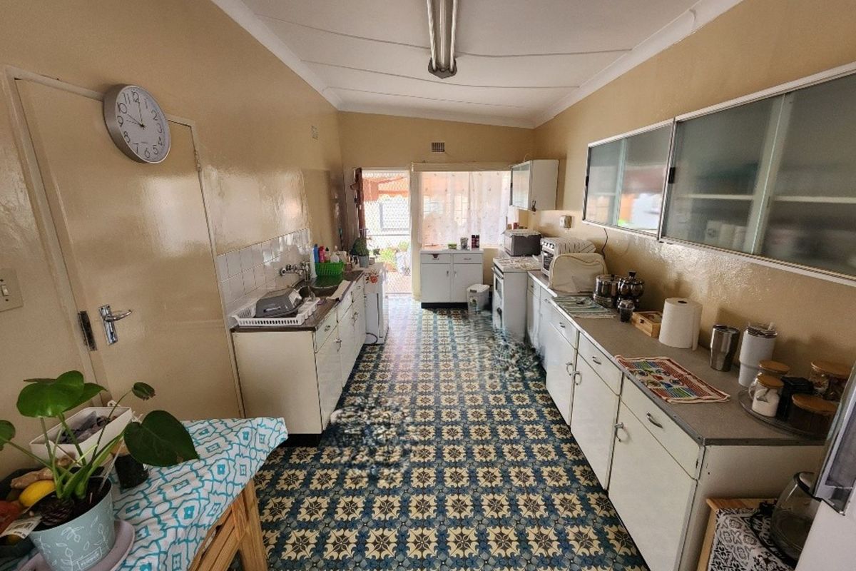 House For Sale in Beaconsfield - Photo 5