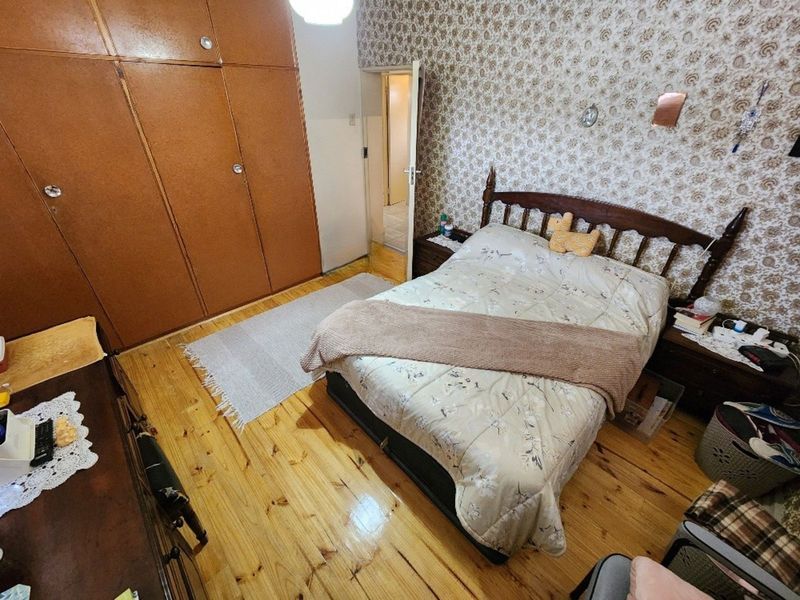 House For Sale in Beaconsfield - Photo 8