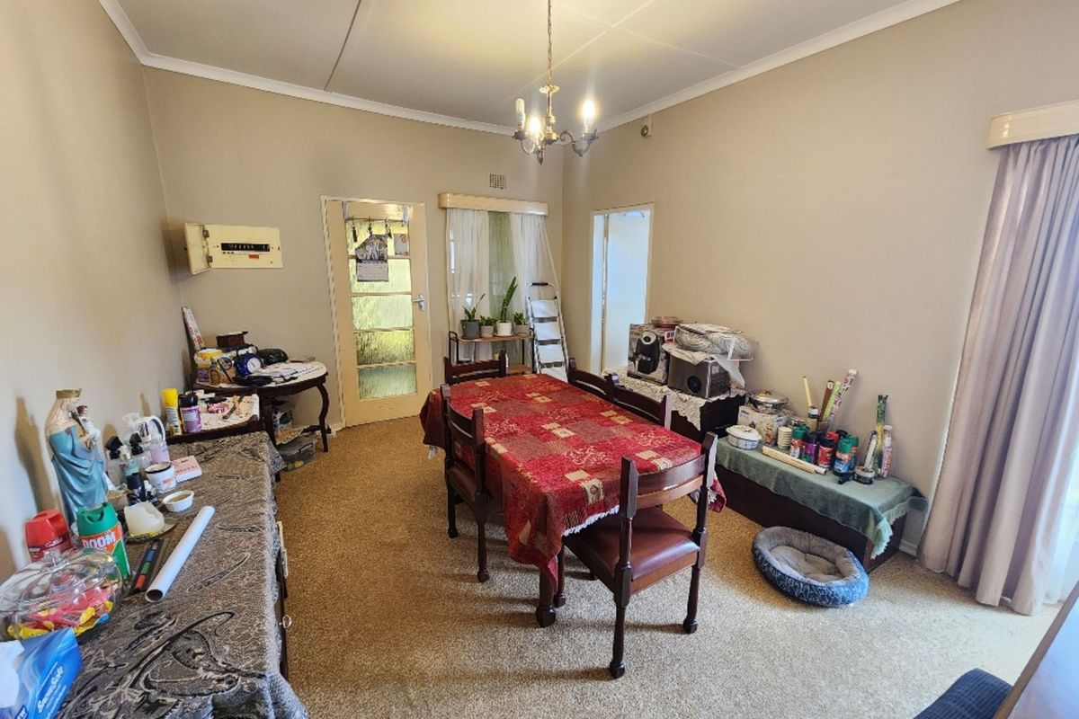 House For Sale in Beaconsfield - Photo 4