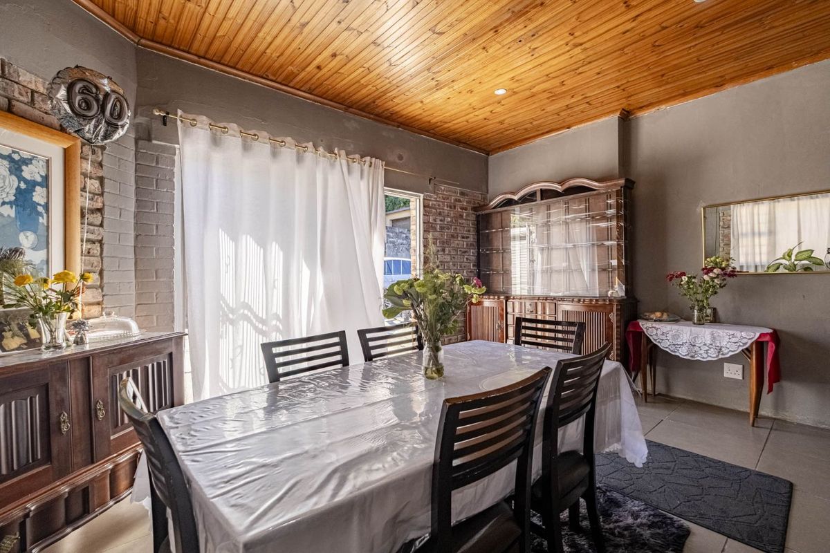House For Sale in Gqeberha Central - Photo 2
