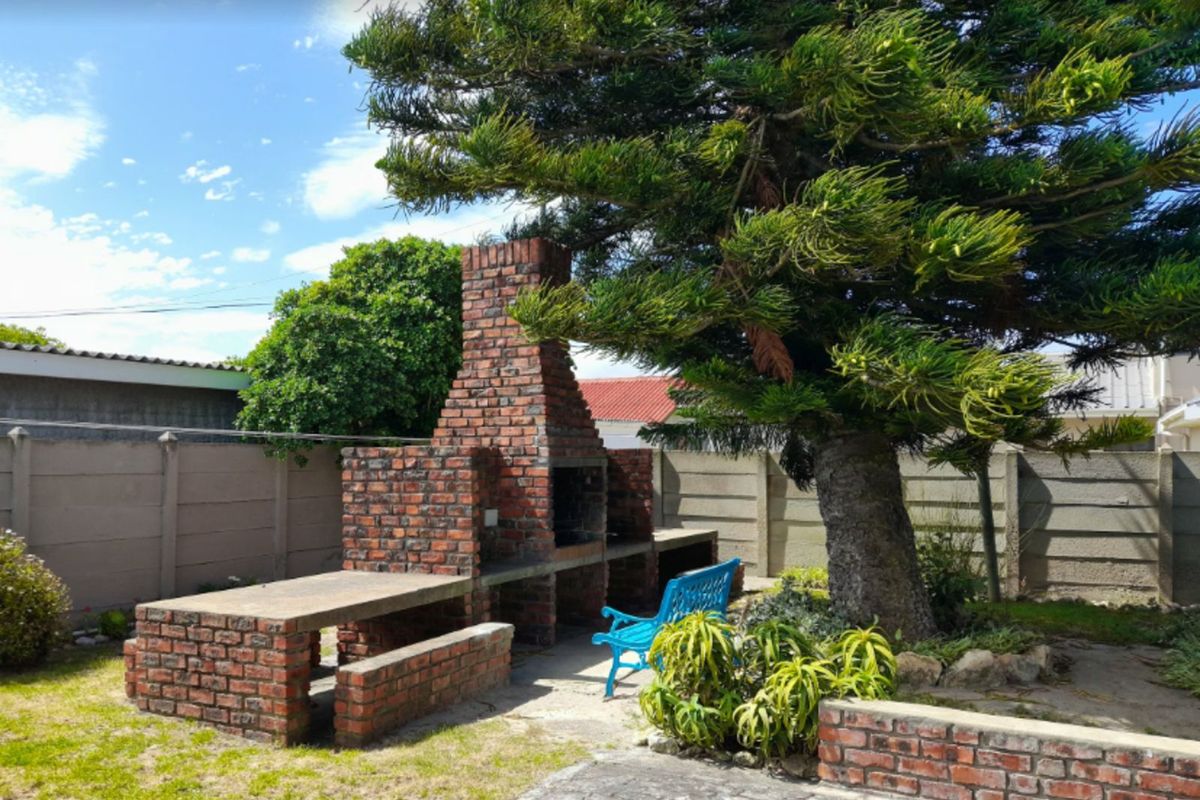 House For Sale in Struisbaai Central - Photo 4