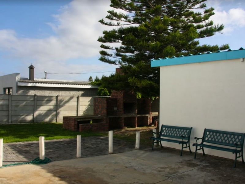 House For Sale in Struisbaai Central - Photo 2