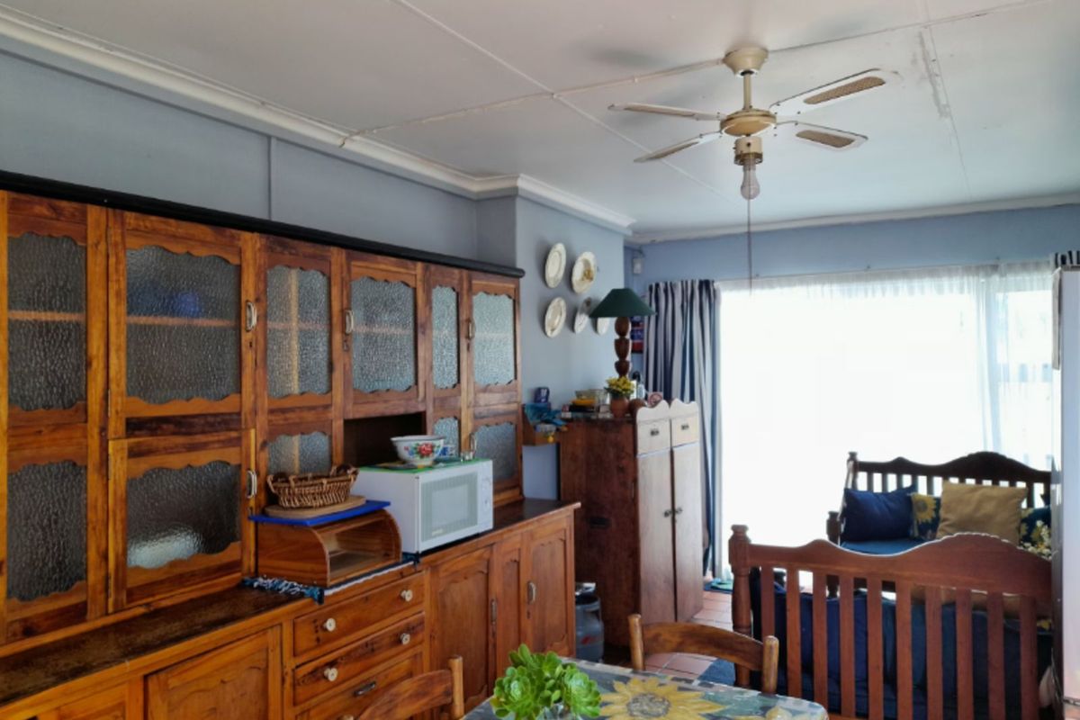 House For Sale in Struisbaai Central - Photo 5