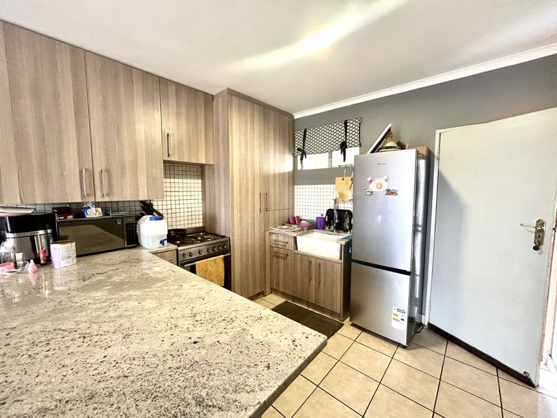 Apartment To Rent in Paramount Estate - Photo 7