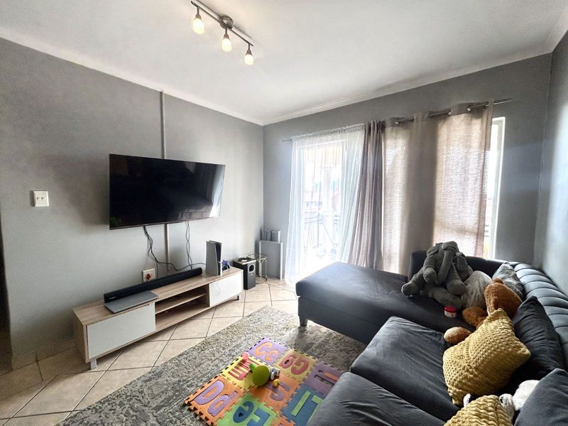 Apartment To Rent in Paramount Estate - Photo 2