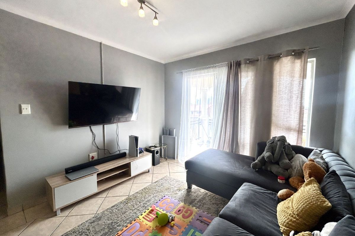Apartment To Rent in Paramount Estate - Photo 2