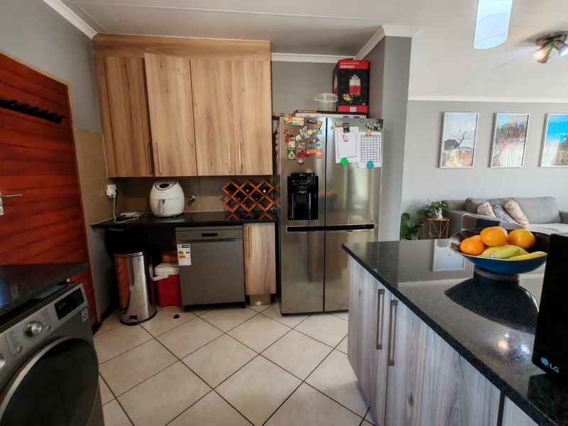 Townhouse To Rent in Monavoni - Photo 6