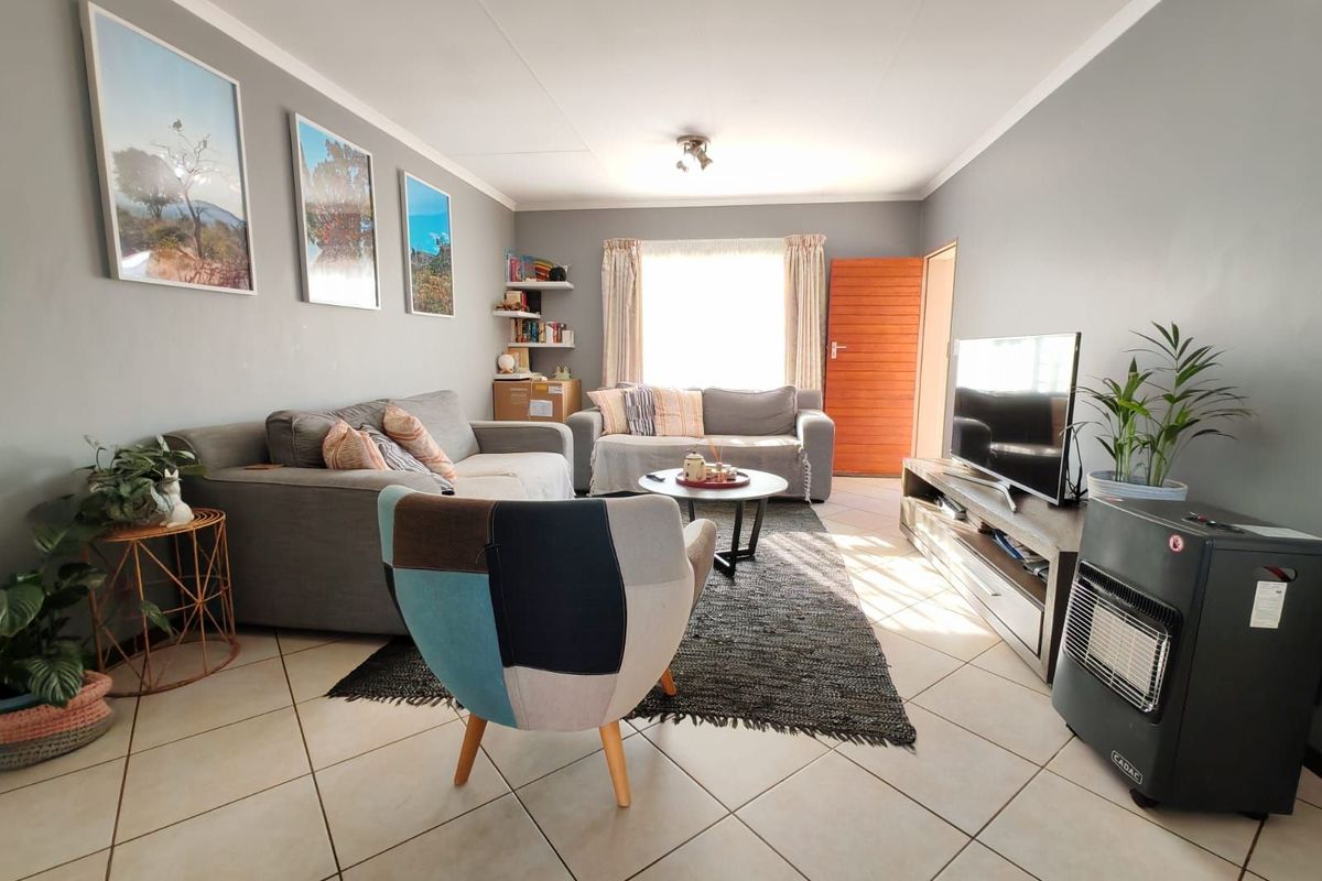 Townhouse To Rent in Monavoni - Photo 2