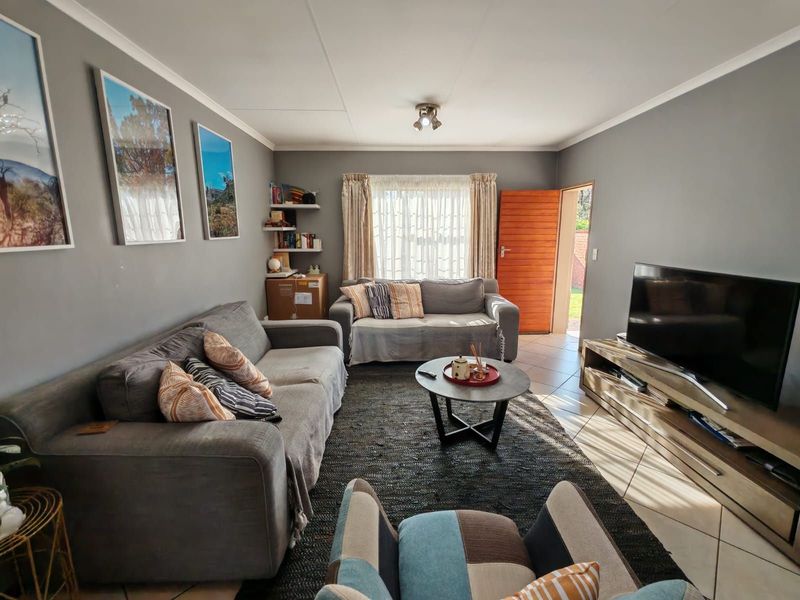 Townhouse To Rent in Monavoni - Photo 4