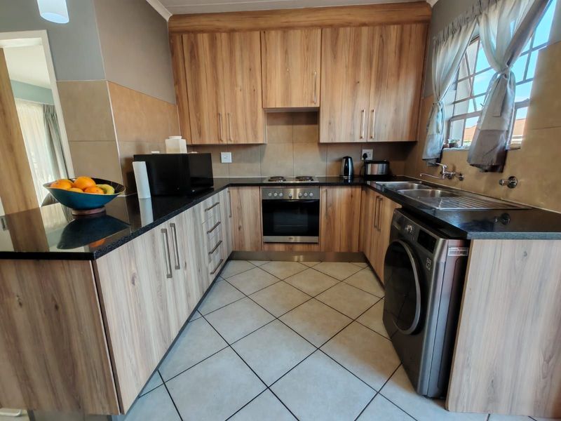 Townhouse To Rent in Monavoni - Photo 5