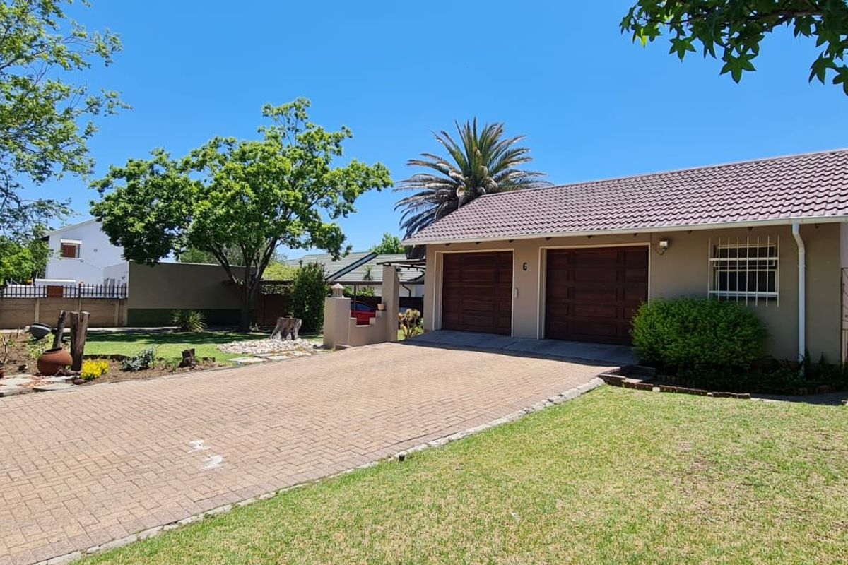 House For Sale in Secunda Central - Photo 2