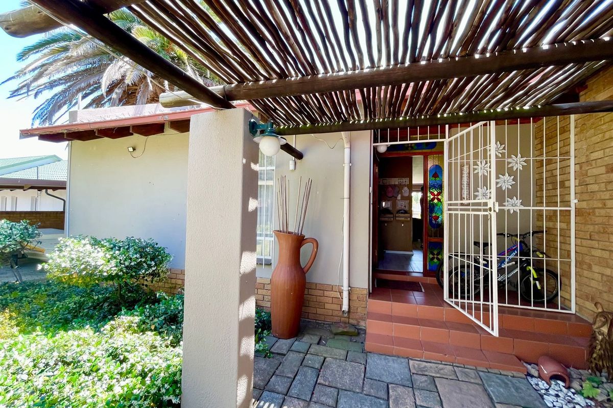 House For Sale in Secunda Central - Photo 5