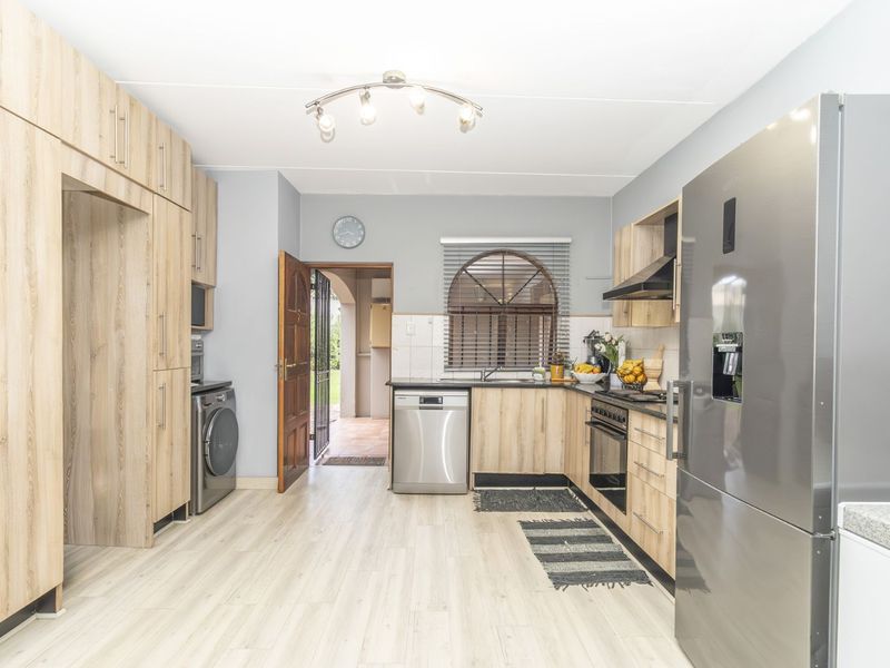 Apartment For Sale in North Riding - Photo 4