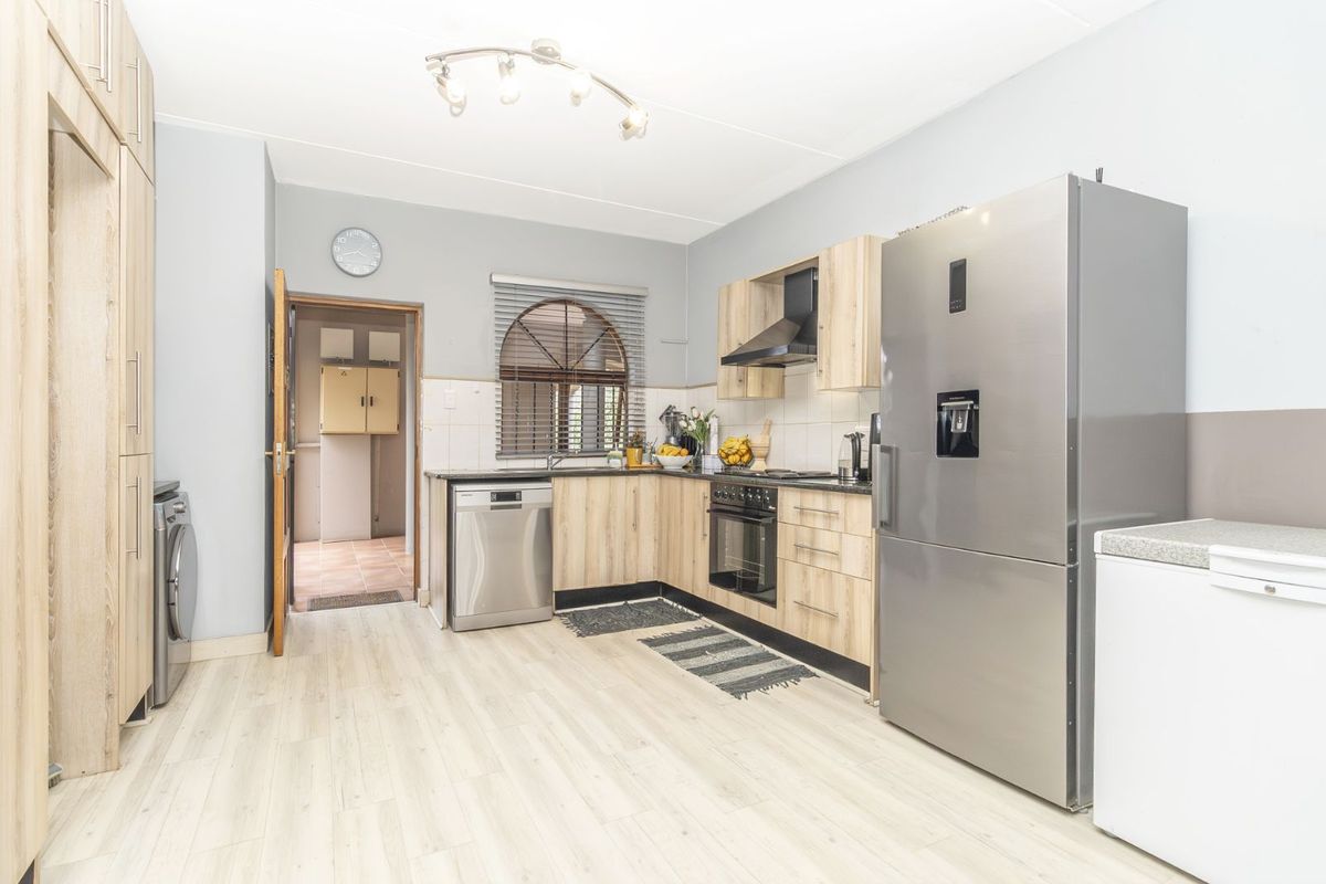 Apartment For Sale in North Riding - Photo 3