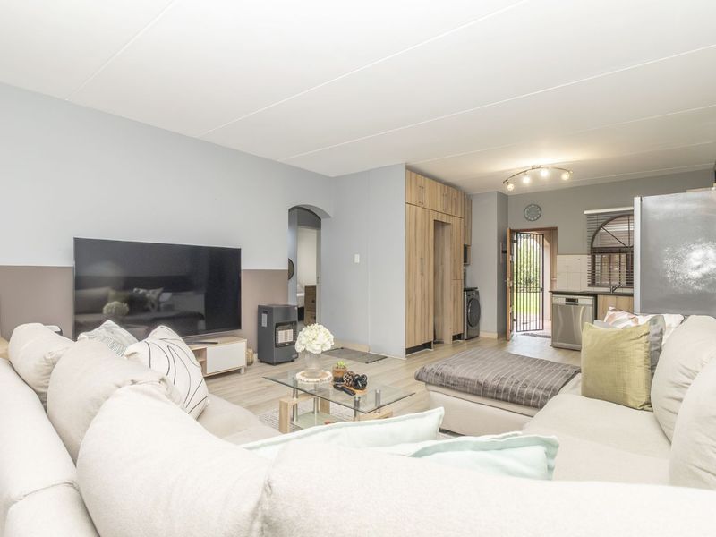 Apartment For Sale in North Riding - Photo 9