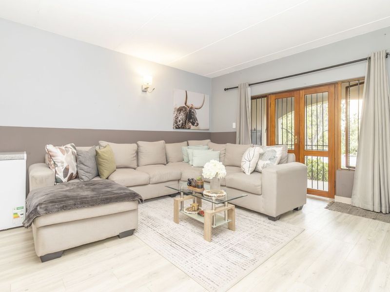 Apartment For Sale in North Riding - Photo 8