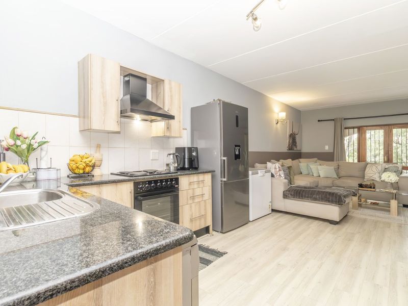 Apartment For Sale in North Riding - Photo 5