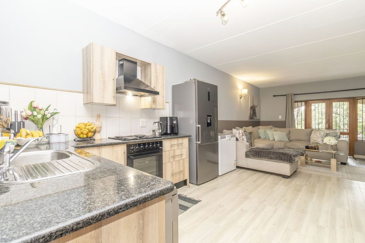 Apartment For Sale in North Riding - Photo 5