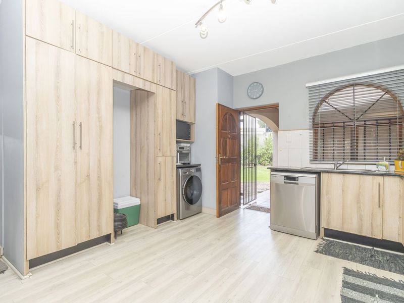 Apartment For Sale in North Riding - Photo 2