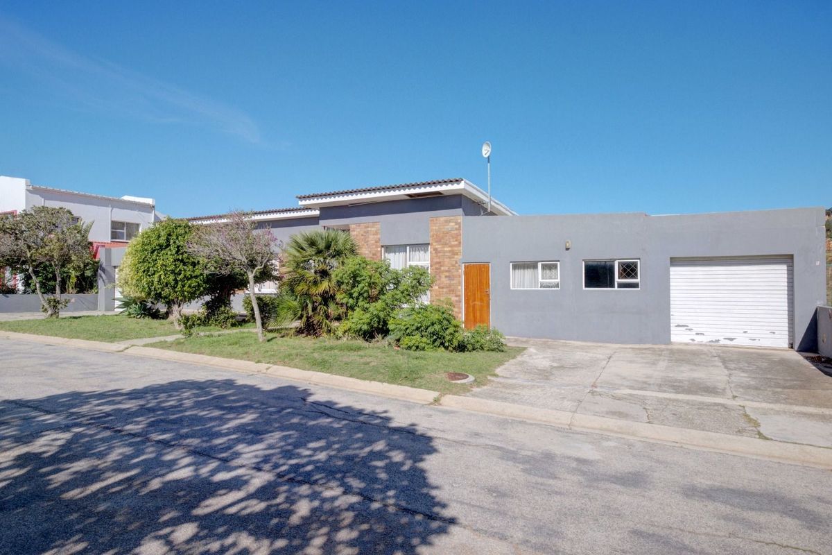 House For Sale in Hillside - Photo 2
