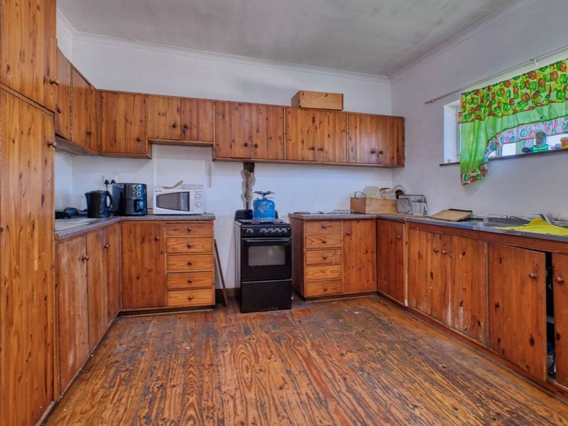 House For Sale in Hillside - Photo 10