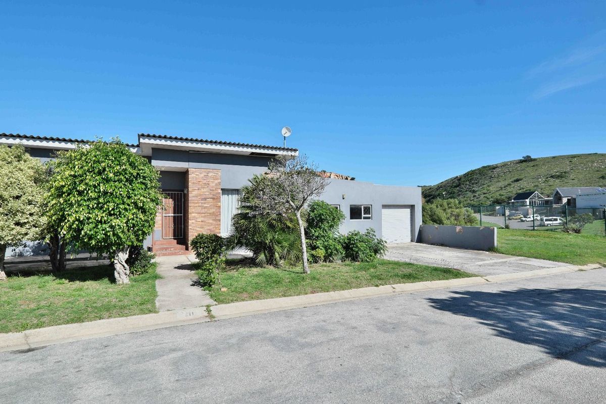 House For Sale in Hillside - Photo 4