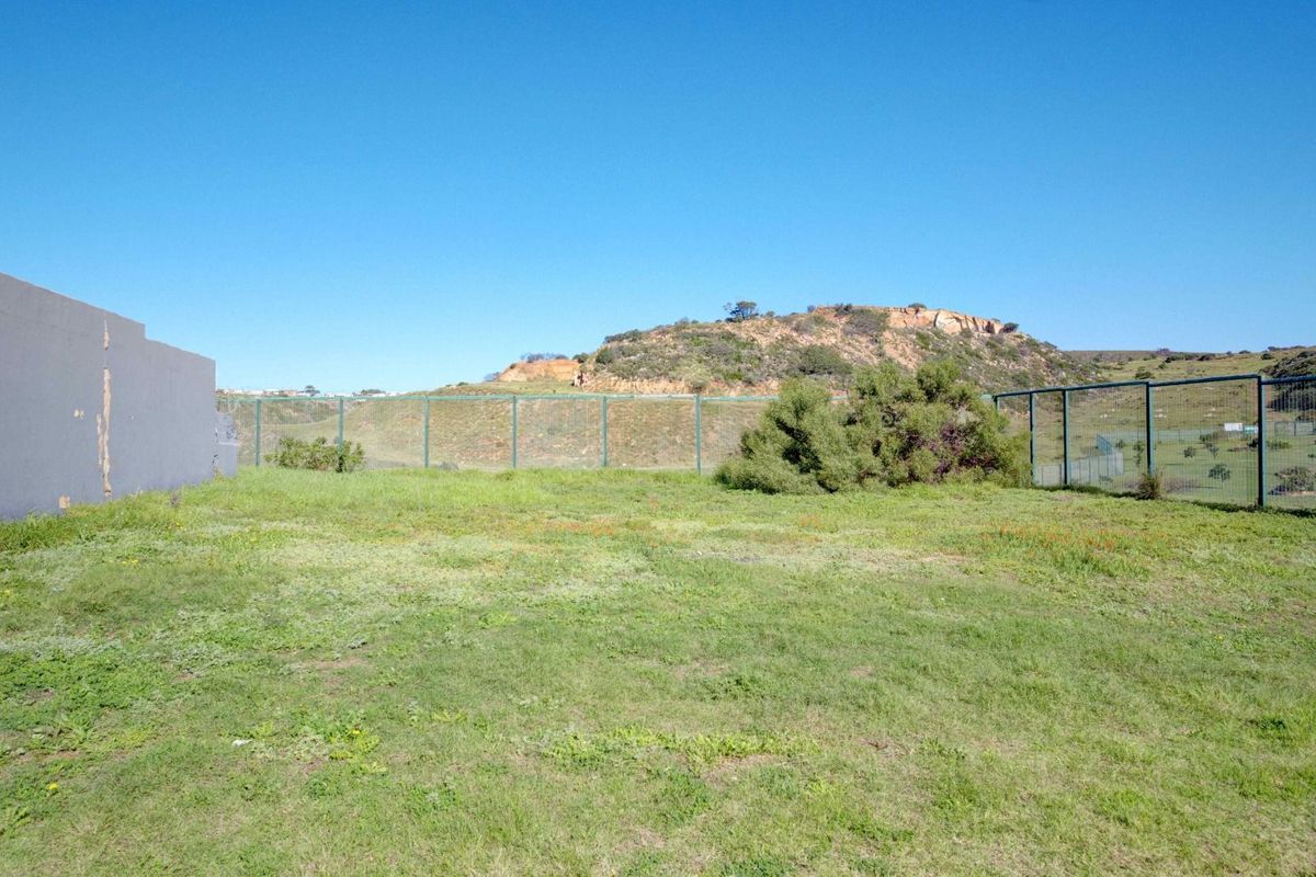 House For Sale in Hillside - Photo 3