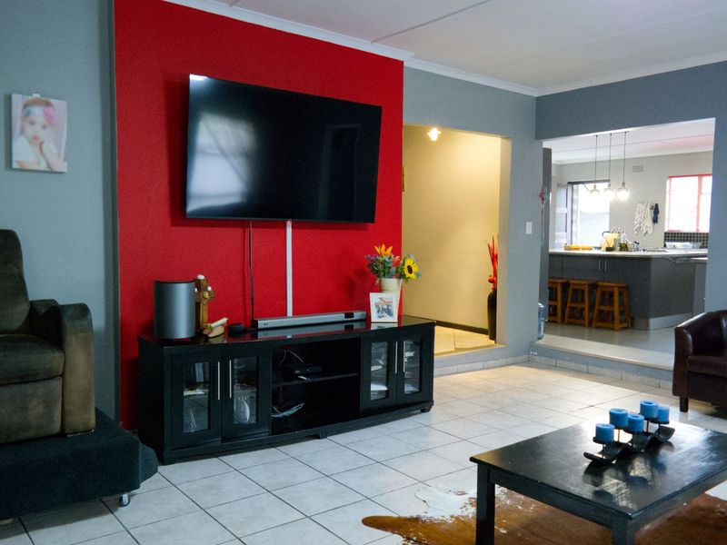 House For Sale in Loerie Park - Photo 8