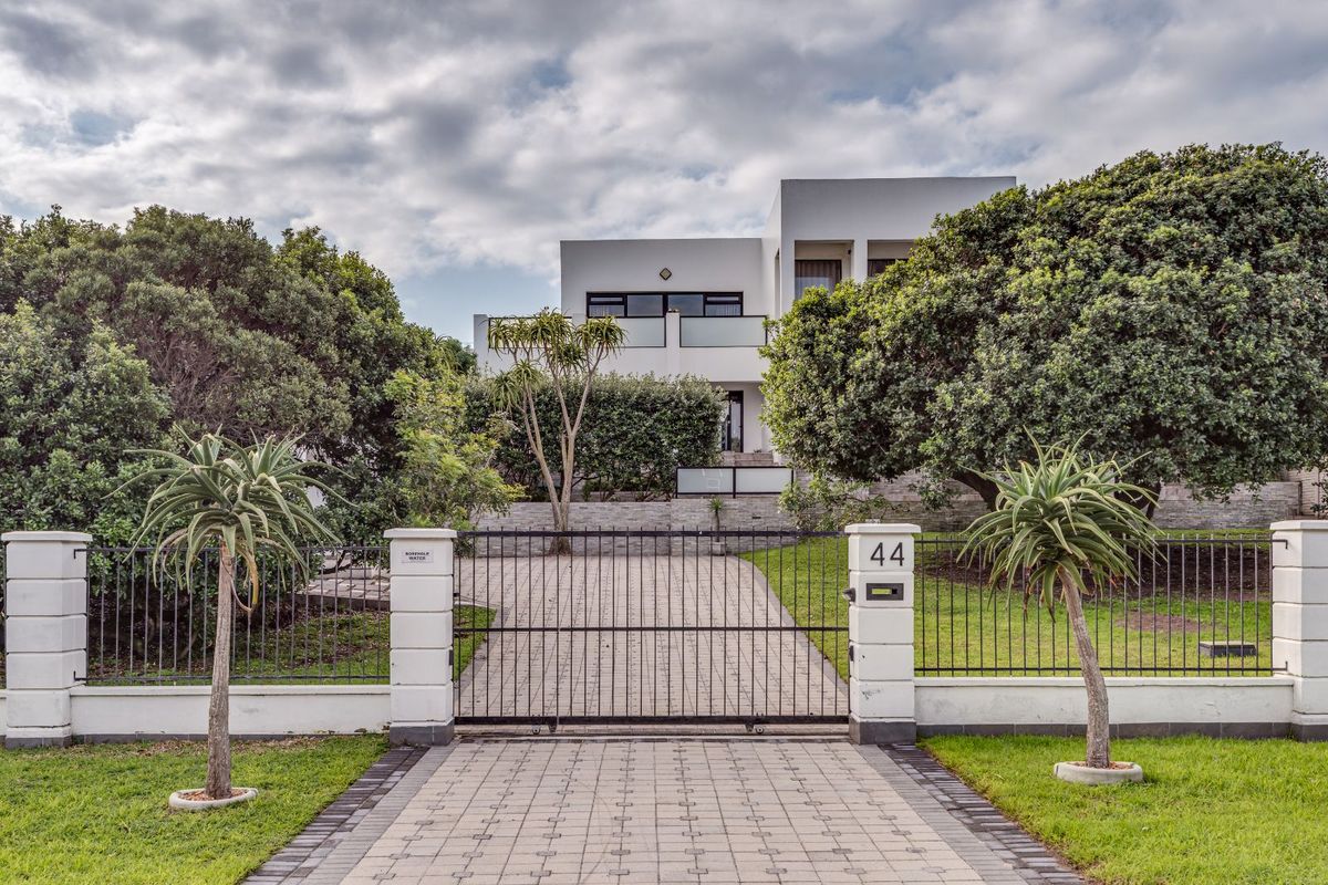 House For Sale in Seaview - Photo 2