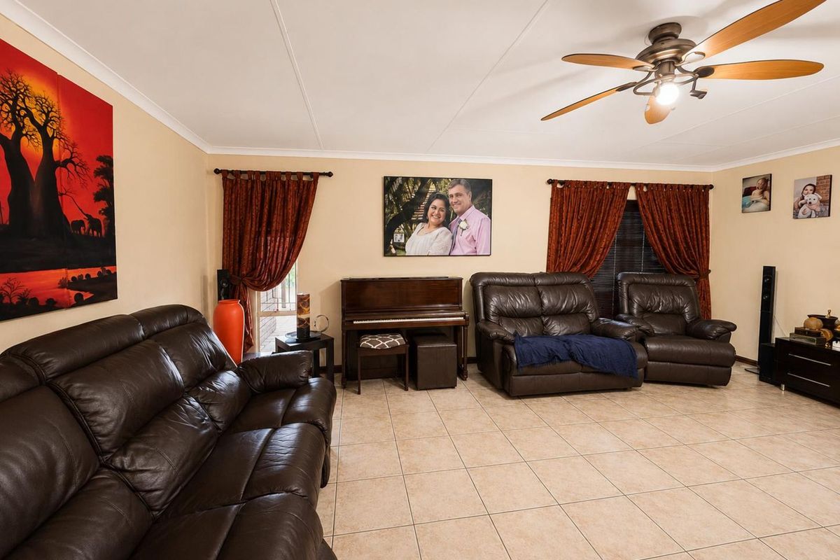 House For Sale in Secunda Central - Photo 5