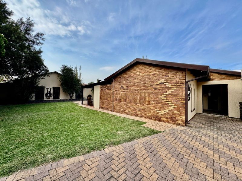 House For Sale in Secunda Central - Photo 3