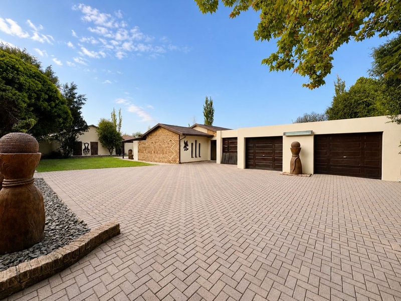 House For Sale in Secunda Central - Photo 2