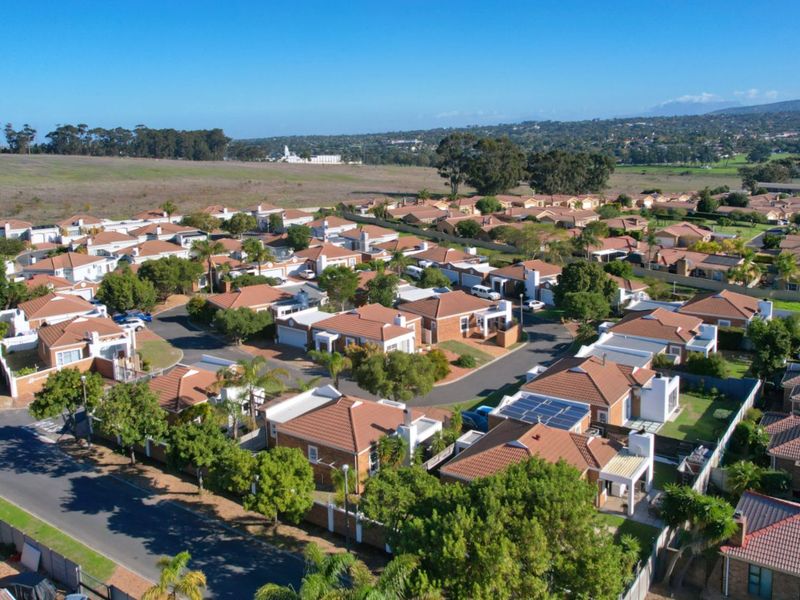 House For Sale in Sonstraal Heights - Photo 4