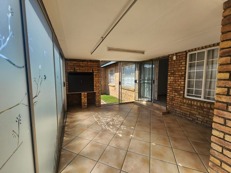 Townhouse For Sale in Amberfield - Photo 6