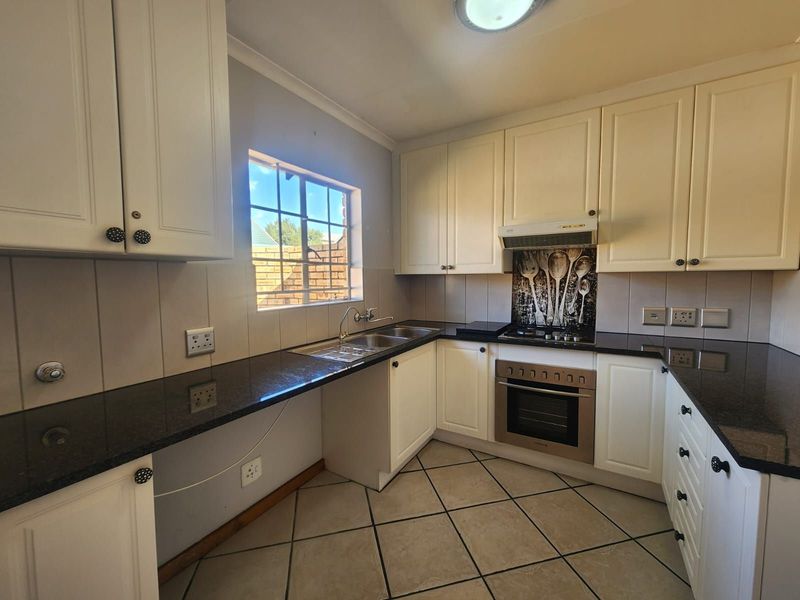 Townhouse For Sale in Amberfield - Photo 2