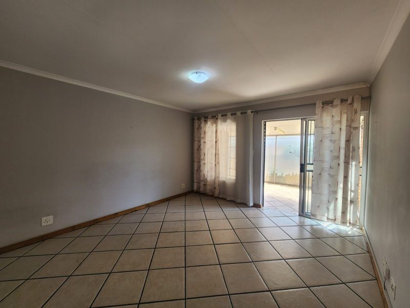 Townhouse For Sale in Amberfield - Photo 4