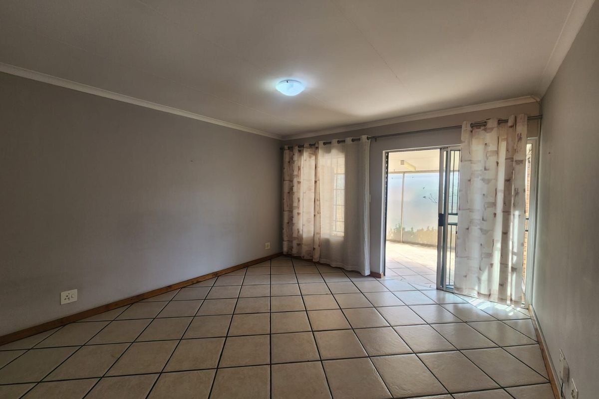 Townhouse For Sale in Amberfield - Photo 4