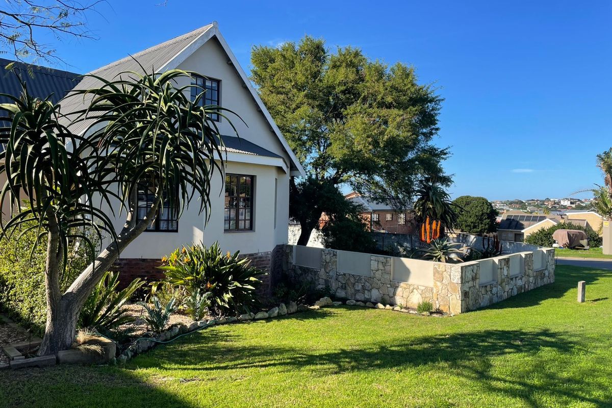 House For Sale in Stilbaai Wes - Photo 2